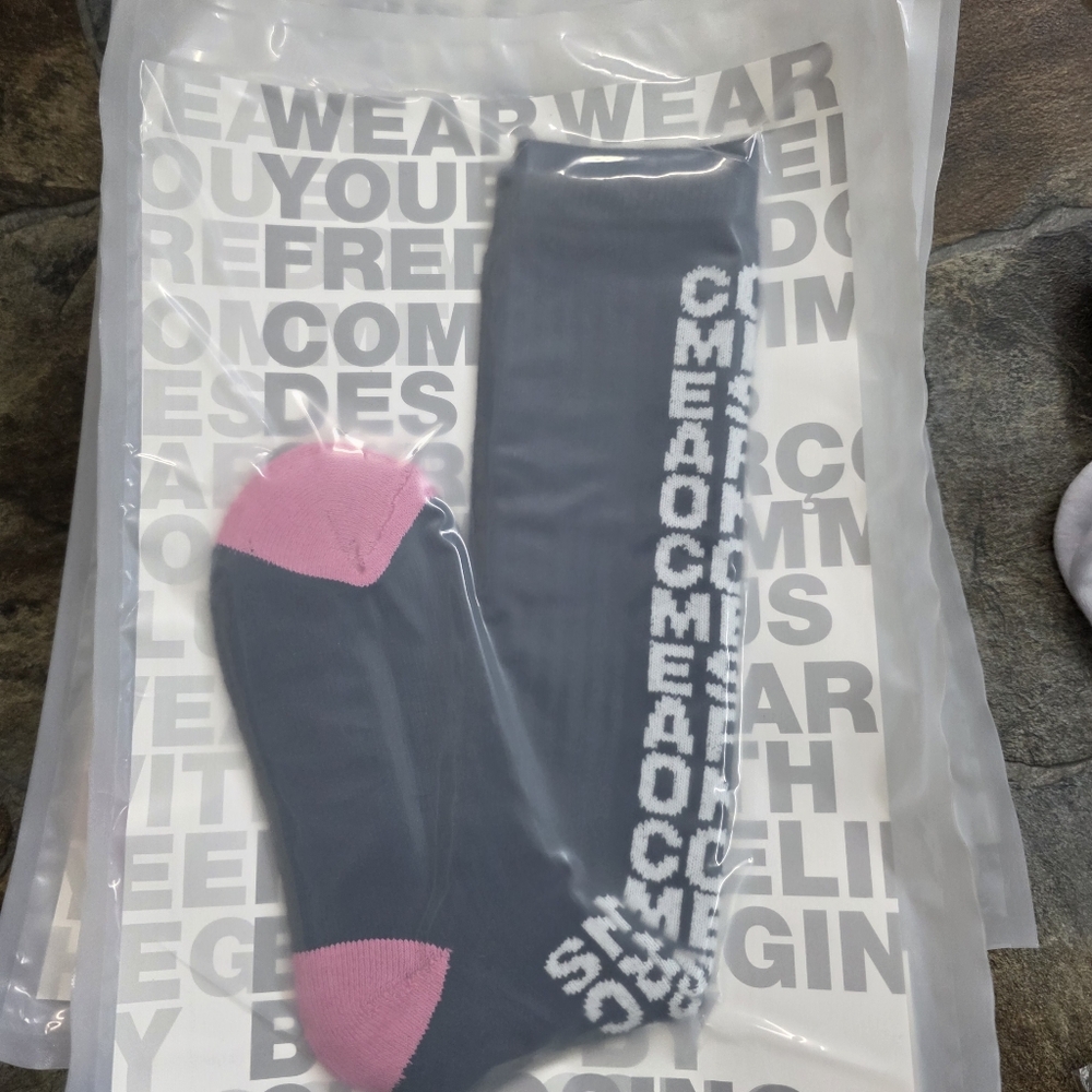 NWT Comme des Garcons Black Pink logo socks Sz M - Picture 2 of 6